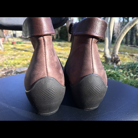 Ecco Brown leather booties • size 37 EUC - Picture 3 of 10
